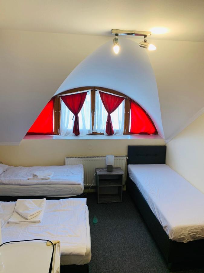 Bed and Breakfast Eder Nesvady Exteriér fotografie