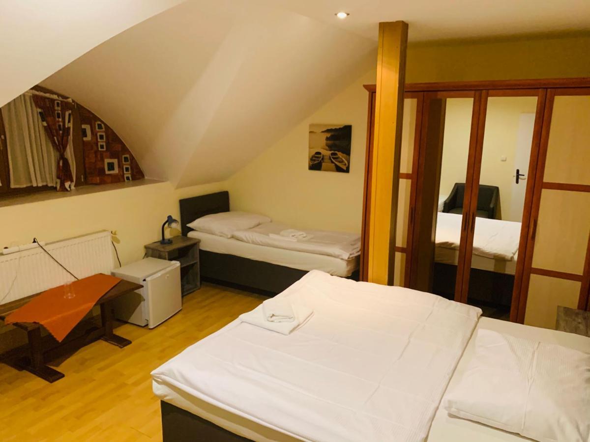 Bed and Breakfast Eder Nesvady Exteriér fotografie