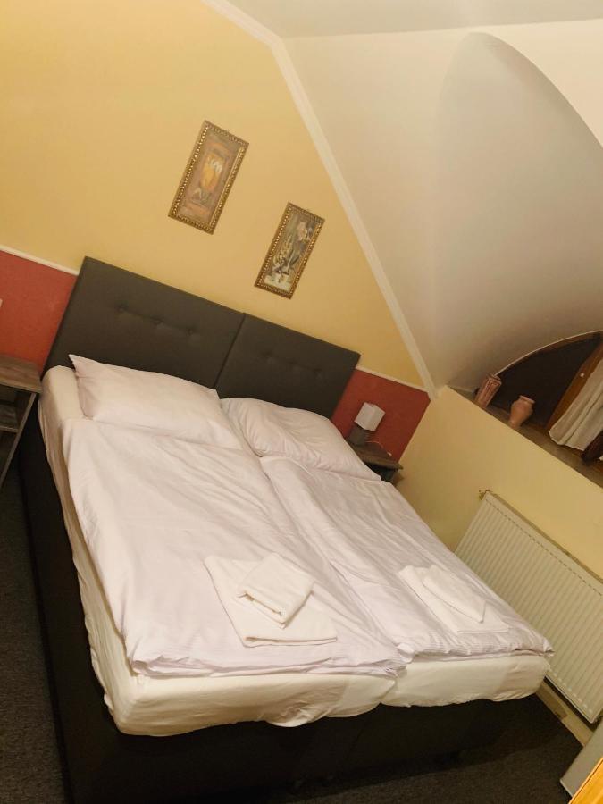 Bed and Breakfast Eder Nesvady Exteriér fotografie